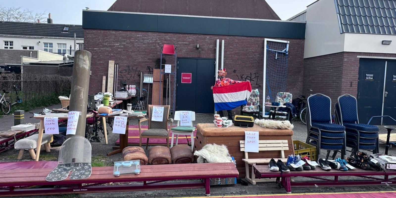 Foto: Nunspeetse sjacheraar wilde glijbanen van De Brake redden en zette ze op Marktplaats