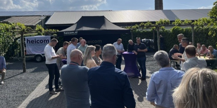Foto: OWIOS bedankt sponsoren met BBQ sessie