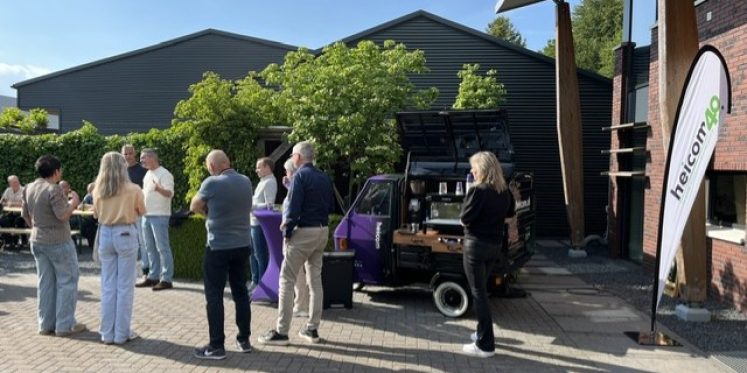 Foto: OWIOS bedankt sponsoren met BBQ sessie