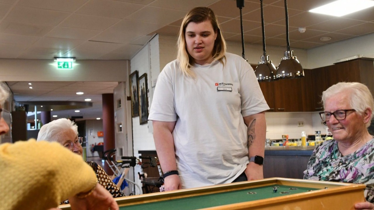 Foto: Tanja (28) is buurtverbinder in Voorthuizen: ‘We bouwen samen een band op'