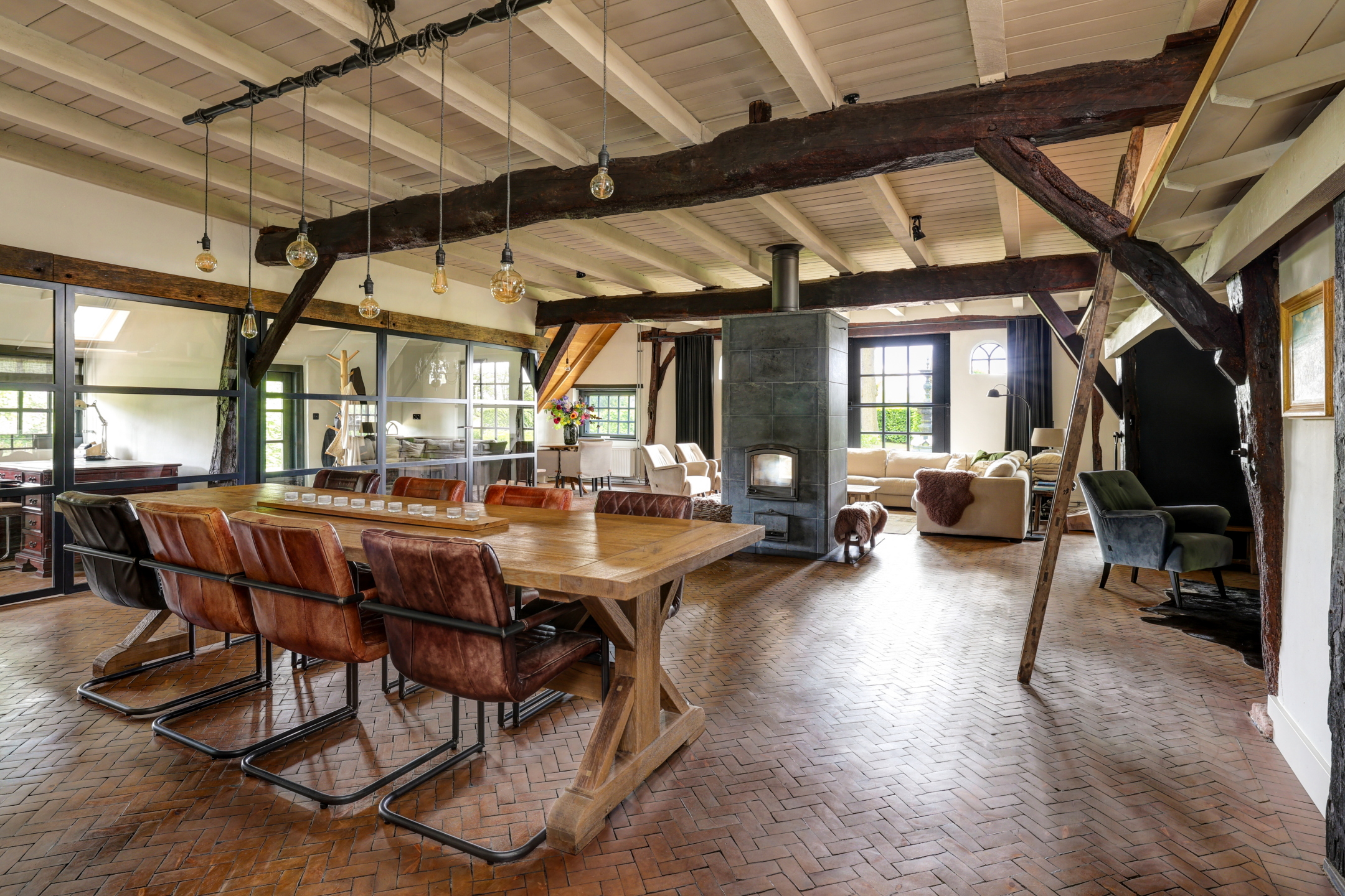 Foto: Wat betaal je voor het oudste huis van Nunspeet? Ooit vier hoenders, een stuiver en vier guldens, nu...