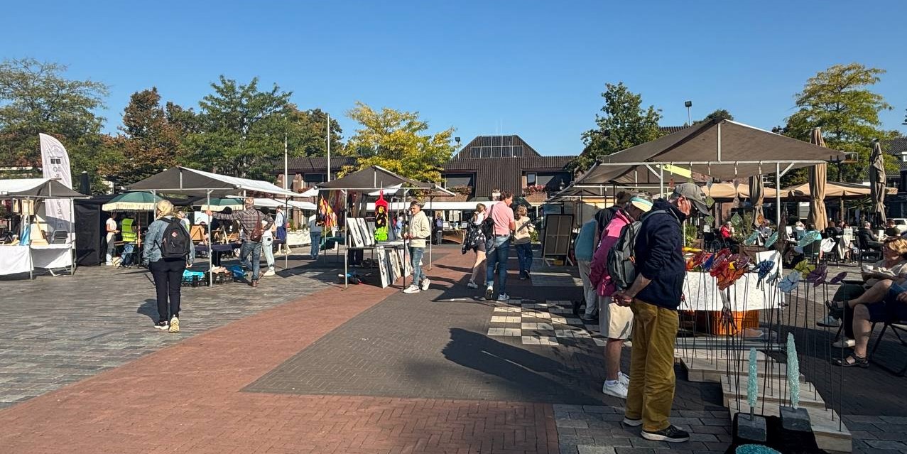 Foto: Kunstmarkt op Marktplein Nunspeet