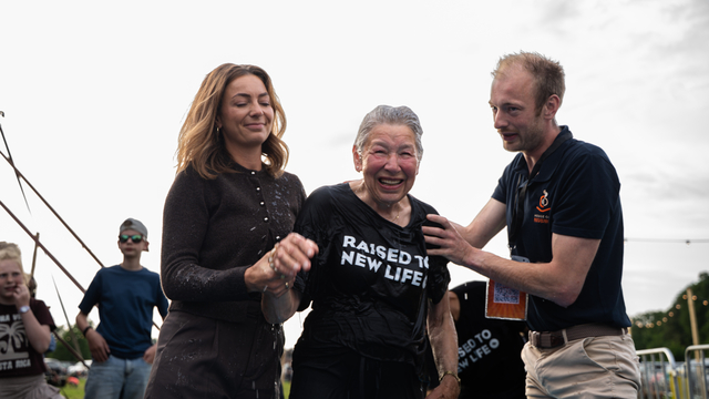 Foto: Genezingsverhalen trekken volle tent tijdens dit gratis festival in Hulshorst