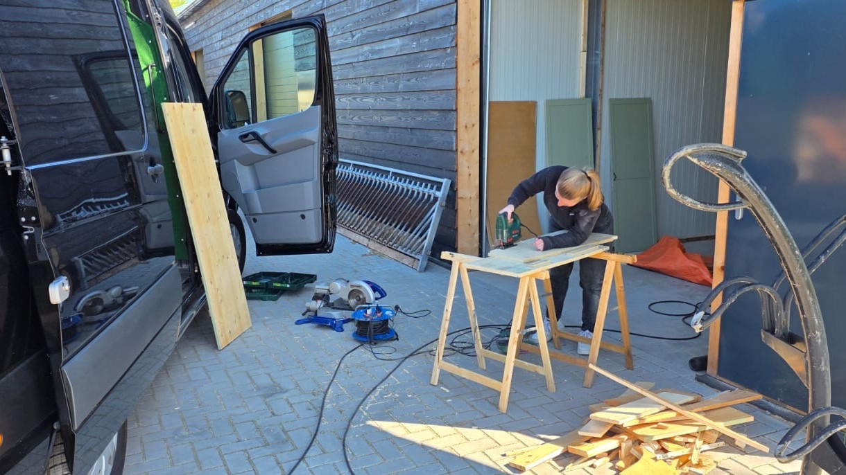 Foto: Daniek bouwt aan rijdende spellenwereld: ‘Met spellen breng je mensen samen’