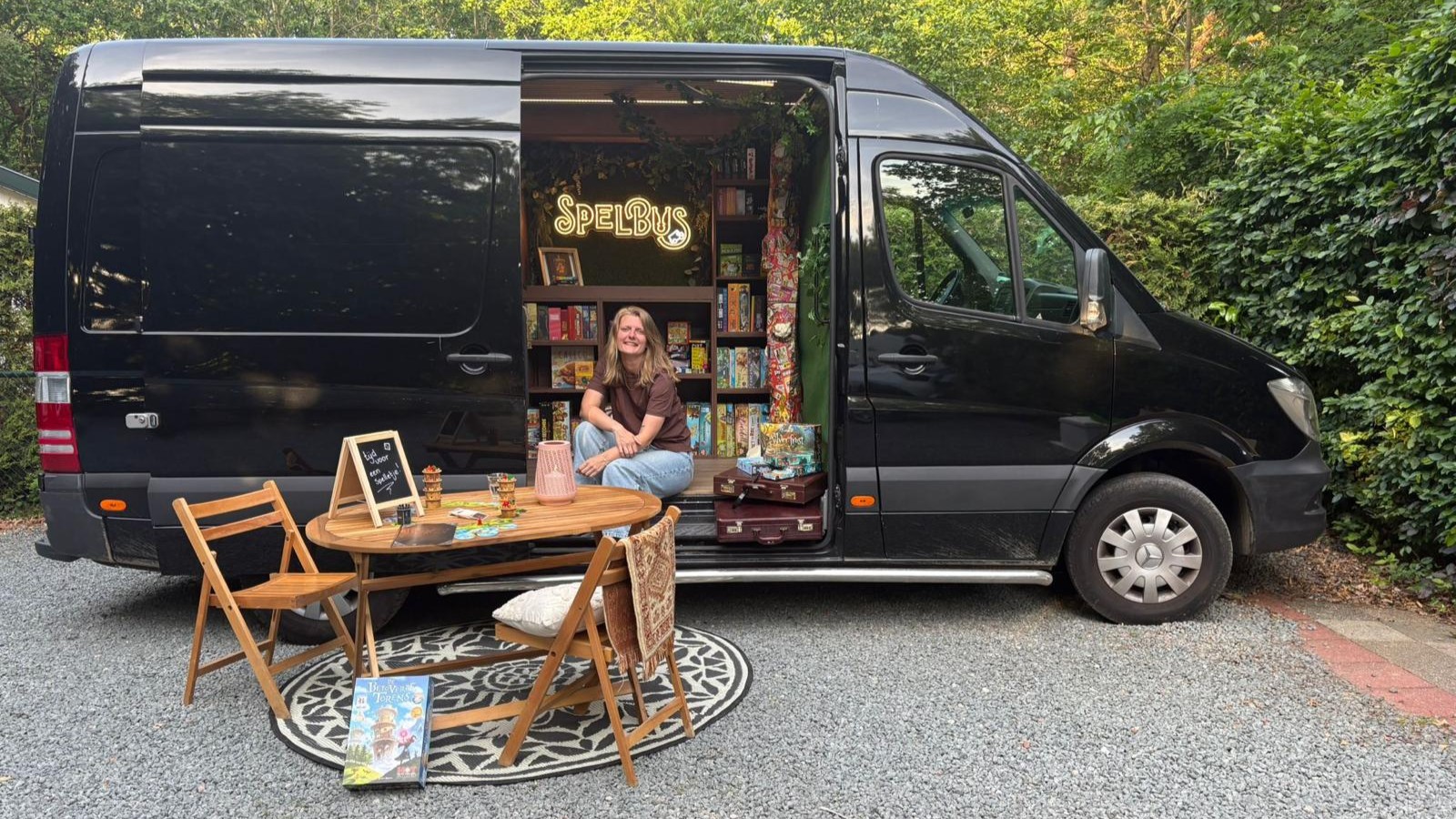 Foto: Daniek bouwt aan rijdende spellenwereld: ‘Met spellen breng je mensen samen’
