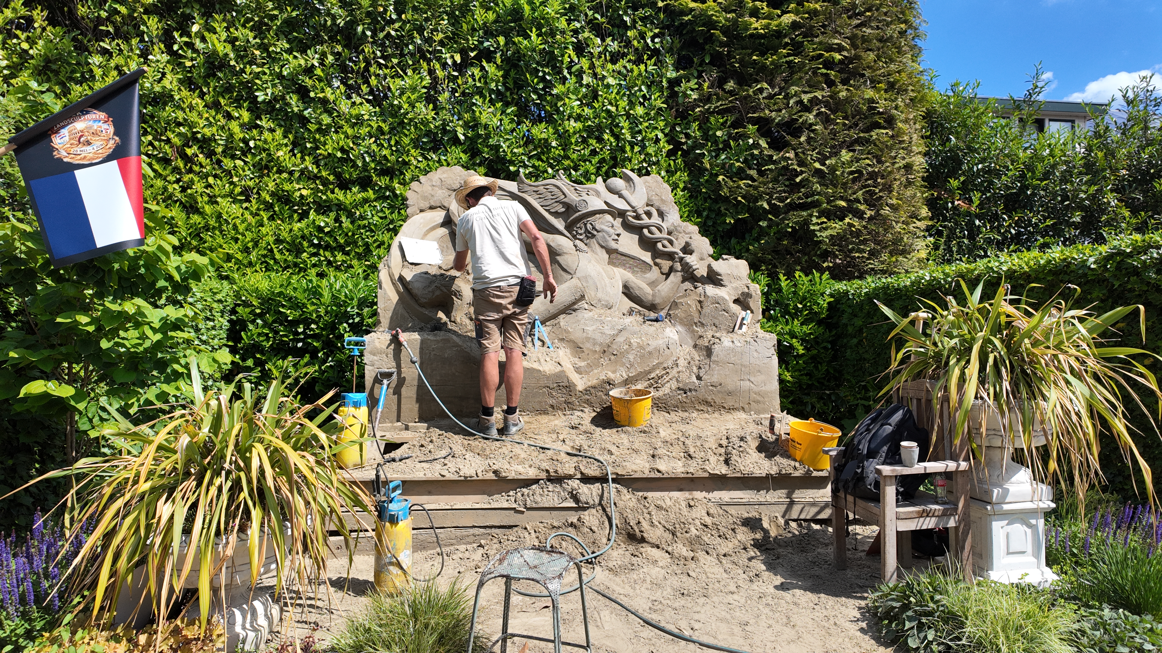 Foto: Vijf kunstenaars strijden in Garderen om Europese titel zandsculpturen