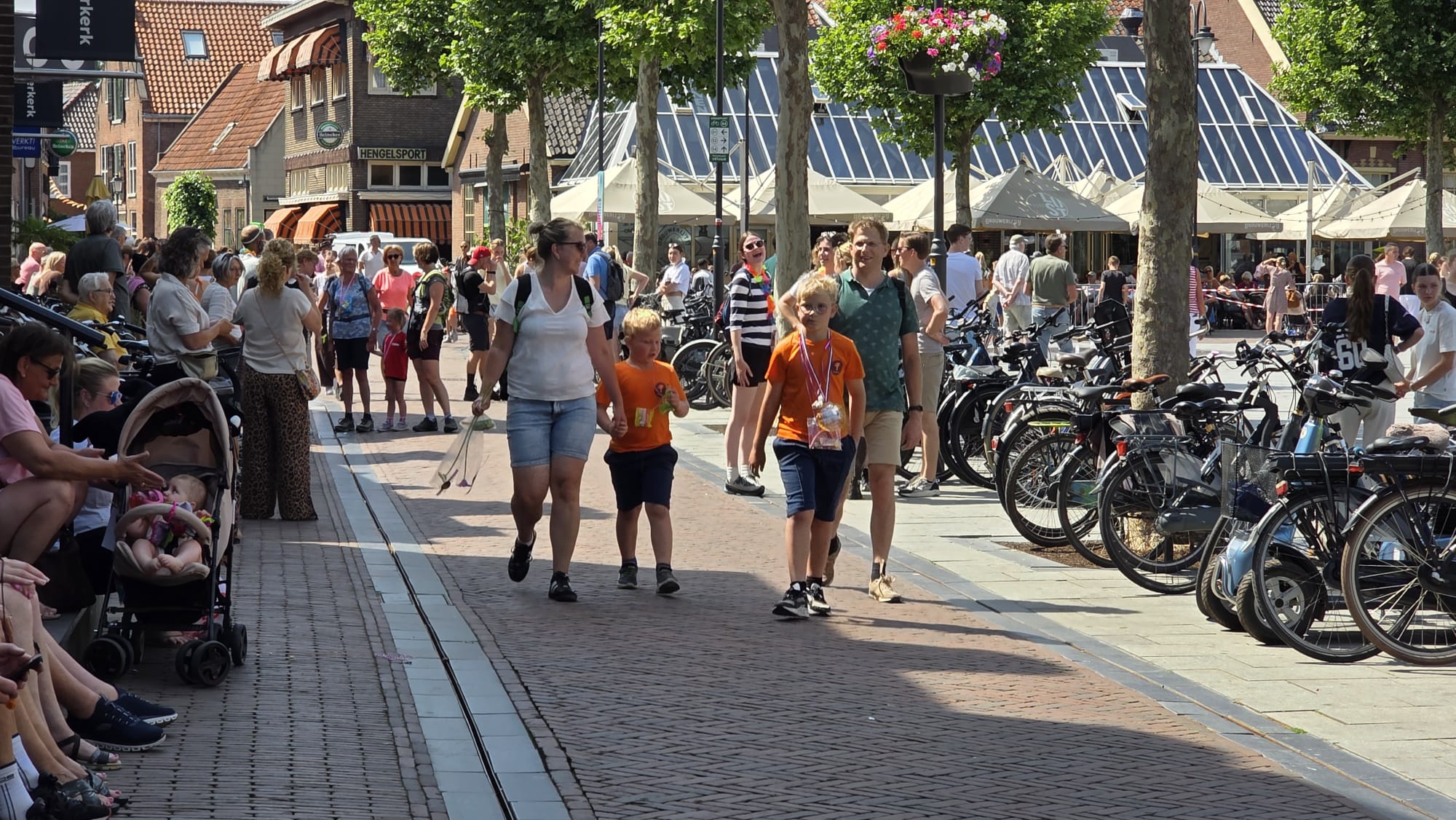Foto: Duizenden deelnemers lopen mee met Veluwe Wandeltocht