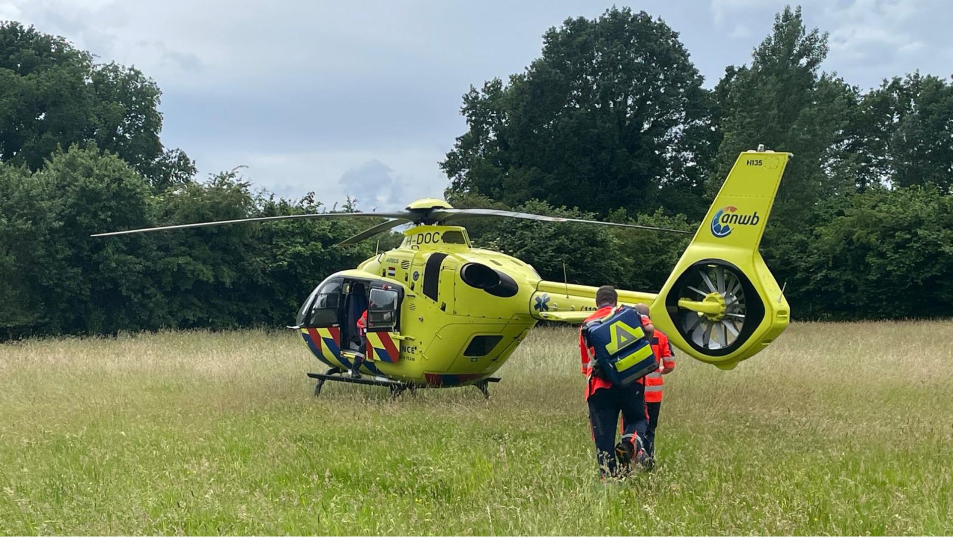 Foto: Man zwaargewond na ongeval met trekker
