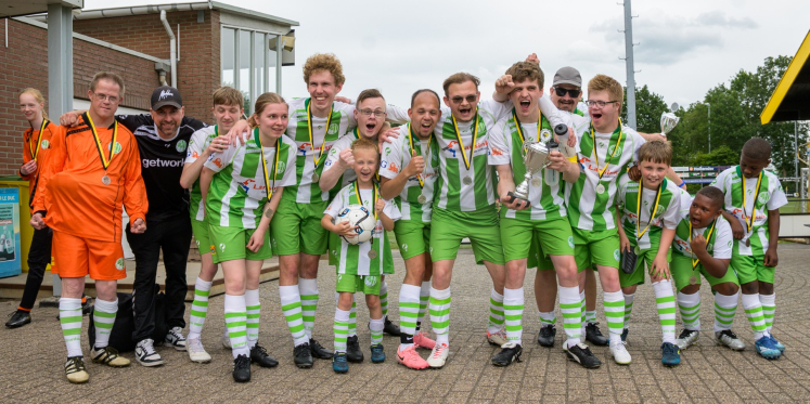 Foto: Strijd, sfeer en serenades op het VSCO’61 Elburg Foods G-voetbaltoernooi