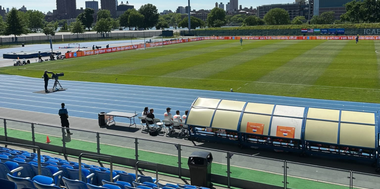 Foto: Fysio van Oranje: sportverslaggever Gerrit van Olst maakt het WK van dichtbij mee