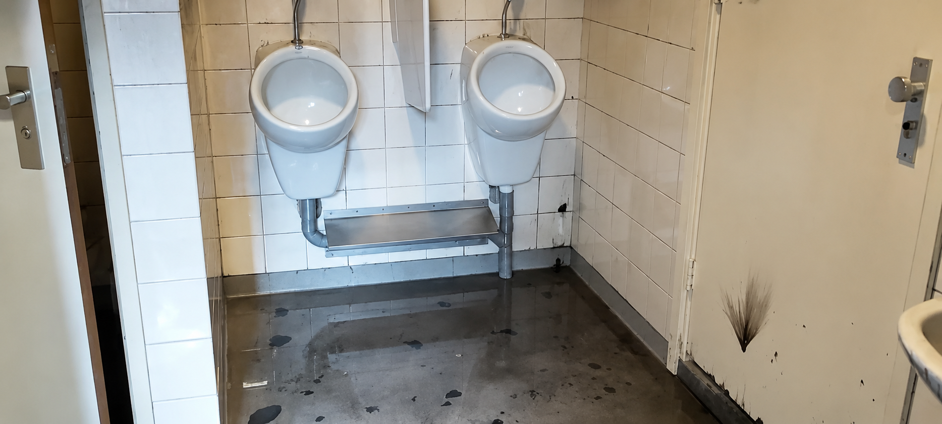 Foto: Schooldag eindigt vroeg na toiletbrand bij CCNV in Harderwijk