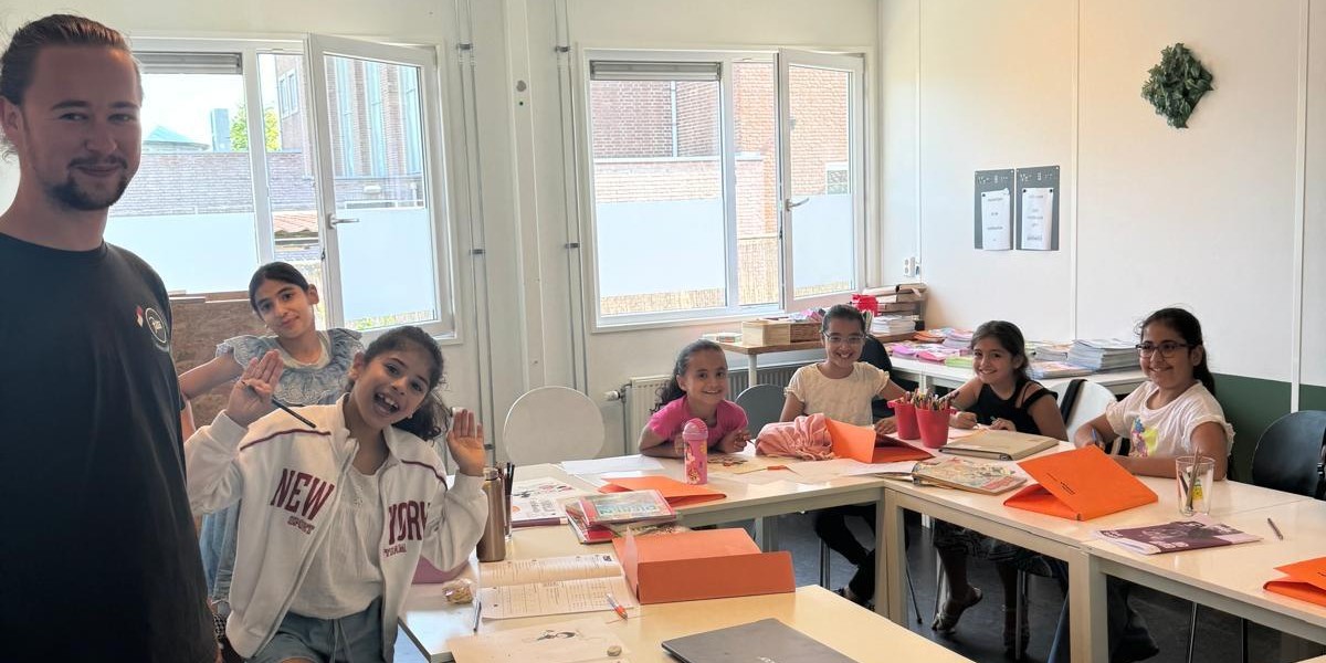 Foto: Waarom steeds meer kinderen hun zomervakantie deels in de schoolbanken doorbrengen