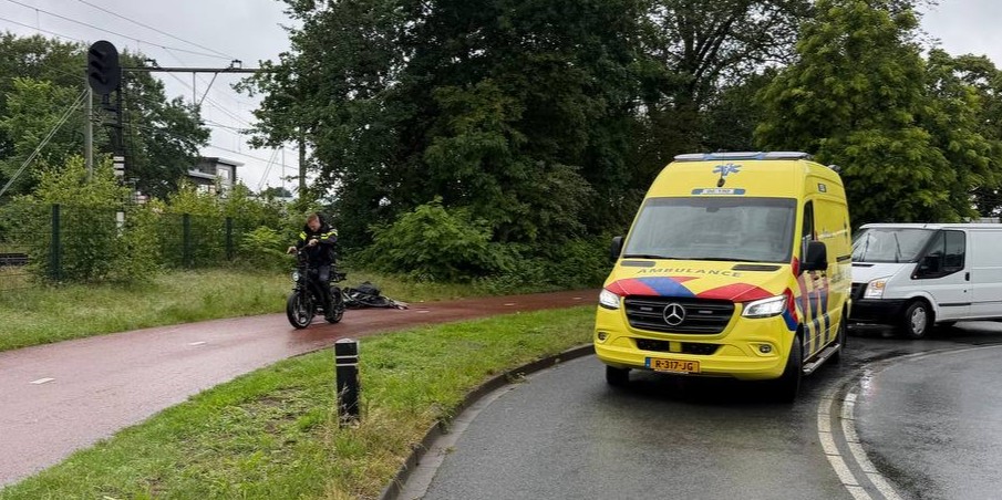Foto: Fatbike en elektrische fiets botsen in Harderwijk, fietser naar ziekenhuis