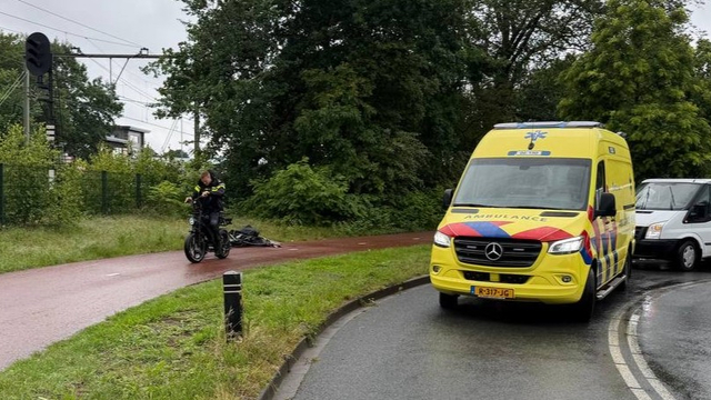 Foto: Fatbike en elektrische fiets botsen in Harderwijk, fietser naar ziekenhuis