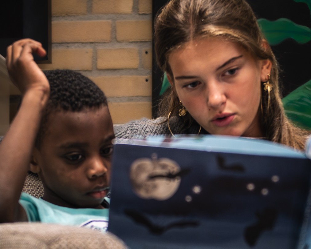 Foto: Waarom steeds meer kinderen hun zomervakantie deels in de schoolbanken doorbrengen