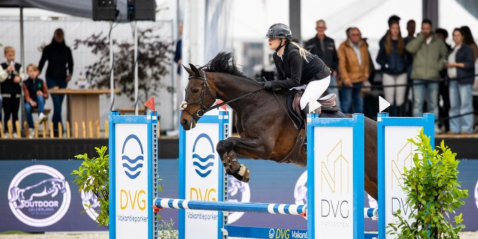 Foto: Lynn van den Brink boekt dubbele overwinning met Secret Love