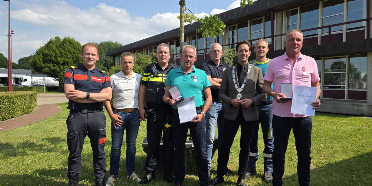 Foto: Carnegie-onderscheiding voor moedige reddingsactie in Elburg