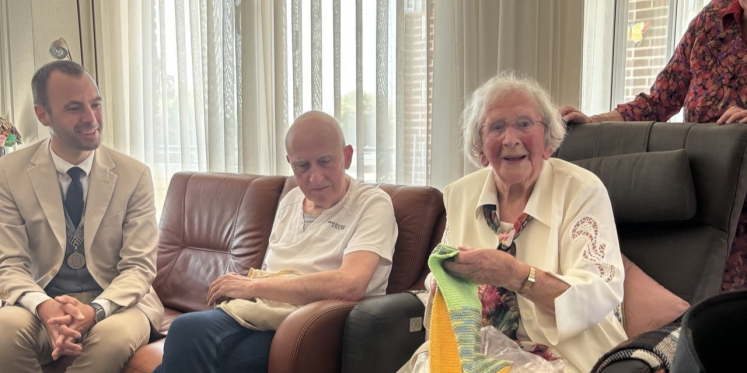 Foto: Eeuweling Dieuwertje de Heer-Kloosterboer viert 100 jaar vol herinneringen, geloof en familie