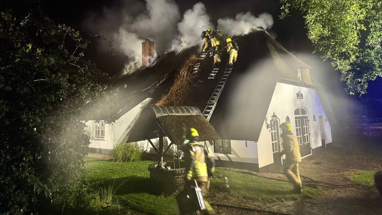 Foto: ZIEN - Noodweer richt flinke schade aan: brand in Uddel en omgevallen bomen