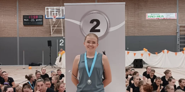 Foto: Twirlsters van Majofique Wezep behalen podiumplekken op eigen wedstrijd