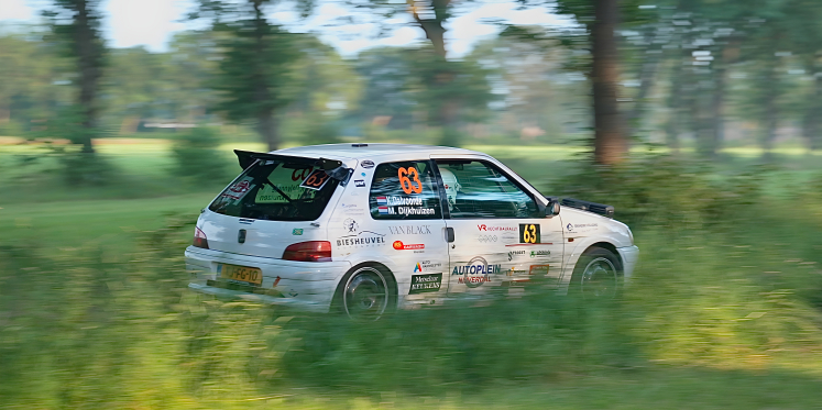 Foto: 4e plaats voor Mark Dijkhuizen en Koen Dalvoorde tijdens zeer warme Vechtdal Rally