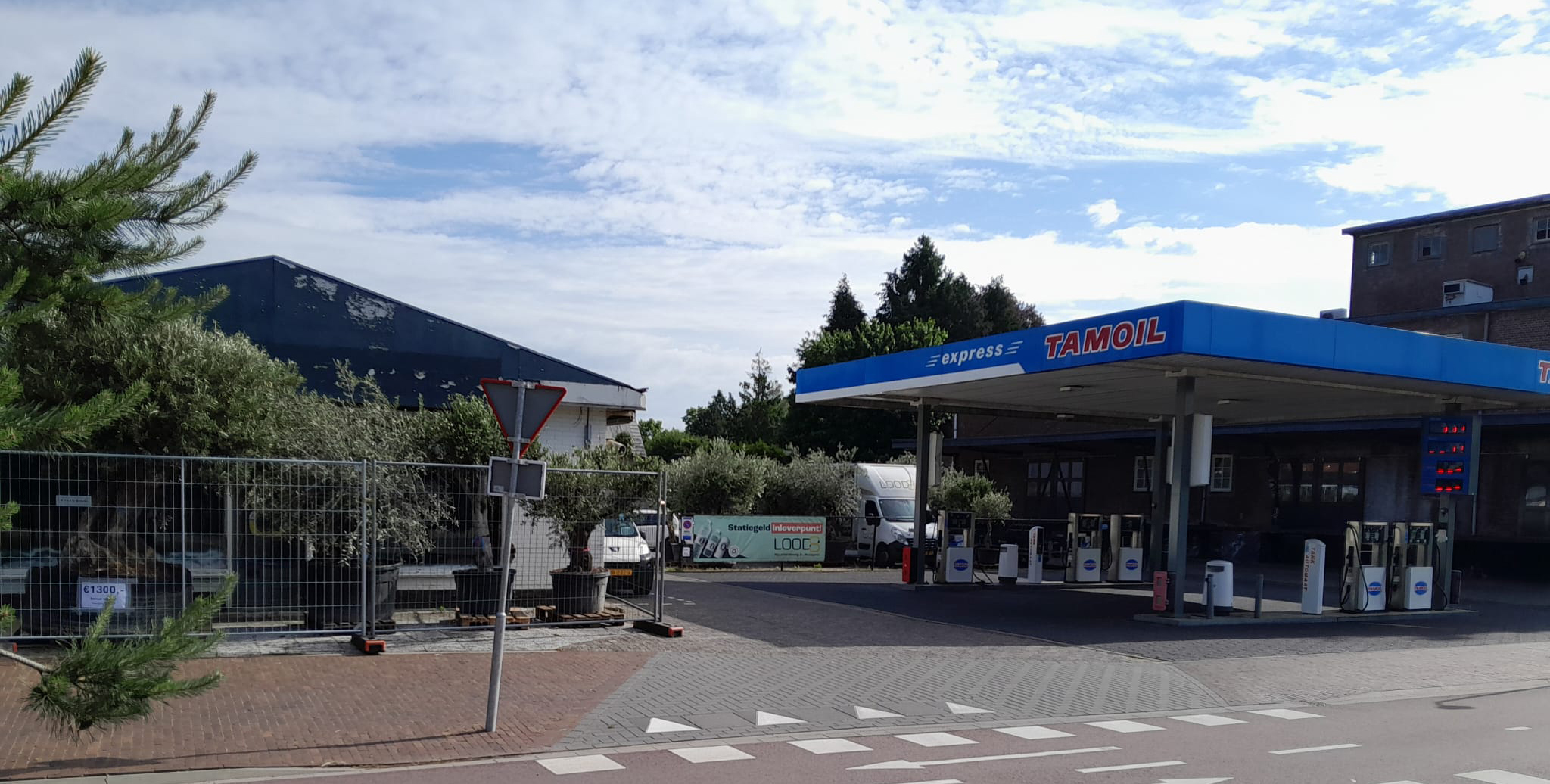 Foto: Oude Welkoop-pand in Nunspeet maakt plaats voor laadplein