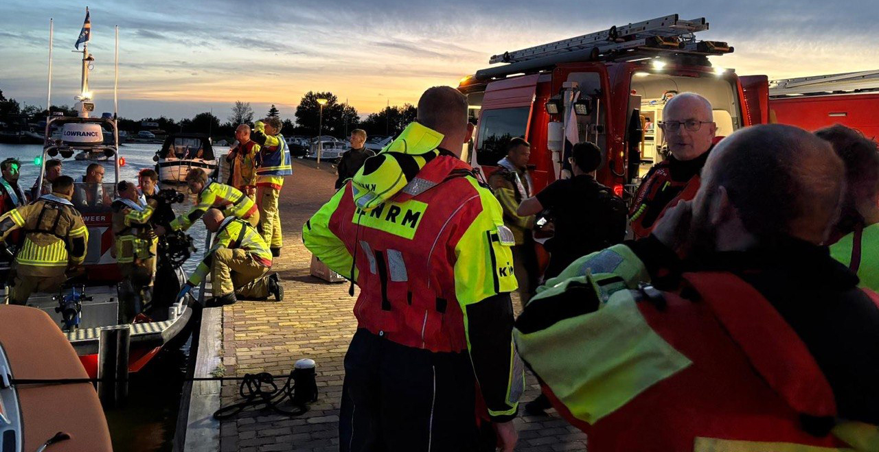 Foto: Grote zoekactie naar vermiste zwemmers op Veluwemeer loopt goed af