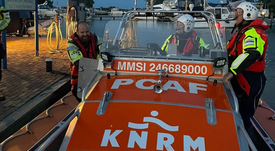 Foto: Grote zoekactie naar vermiste zwemmers op Veluwemeer loopt goed af