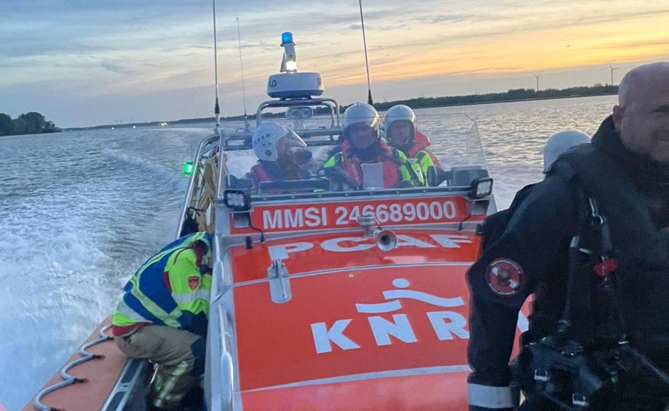 Foto: Grote zoekactie naar vermiste zwemmers op Veluwemeer loopt goed af