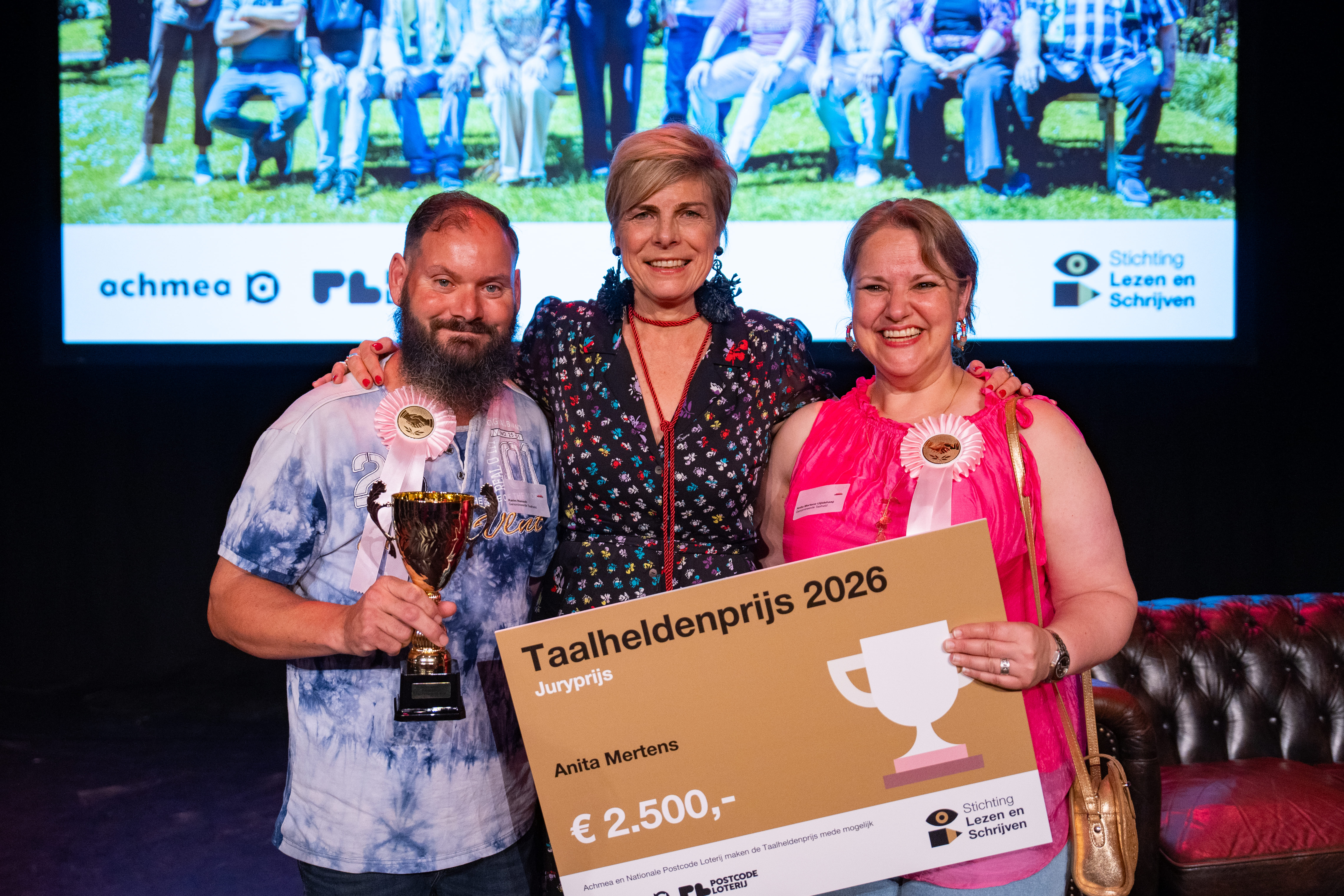 Foto: Karim overwon zijn leesachterstand en wint nu de Taalheldenprijs