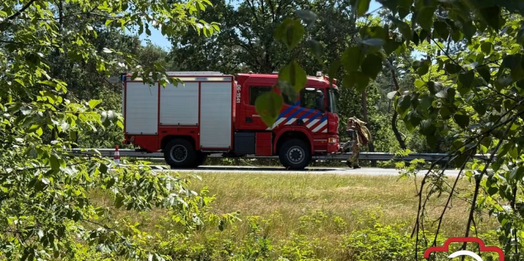 Foto: Kleine bermbrand langs A28 snel onder controle