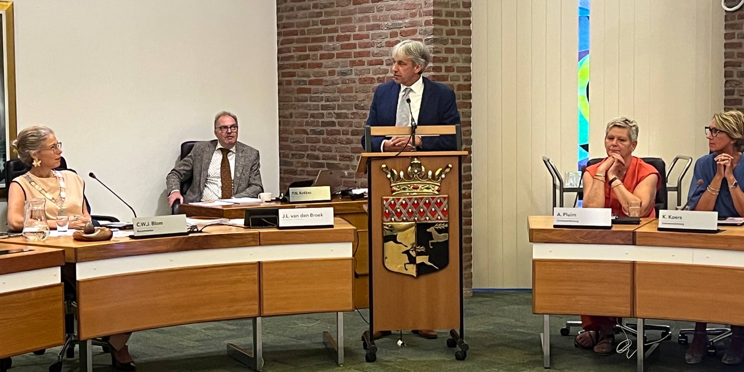 Foto: Twaalf jaar wethouder, één explosieve afscheidsspeech: ‘Leugen, list en bedrog’