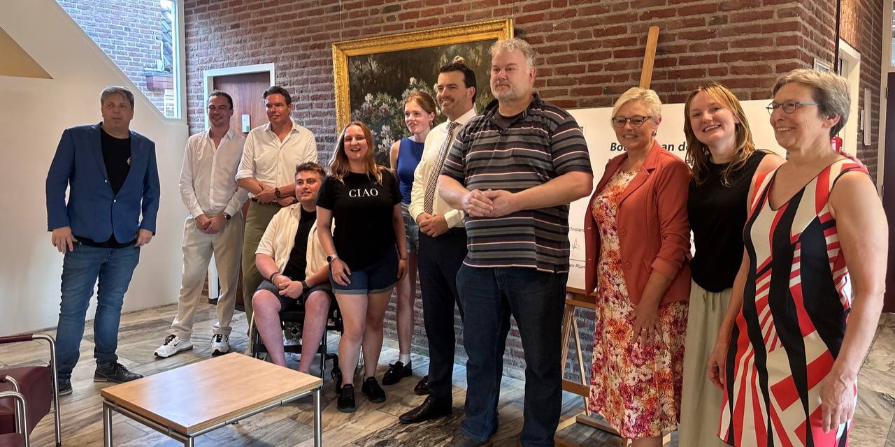 Foto: Jongeren leggen eigen visie op tafel bij Nunspeetse politiek