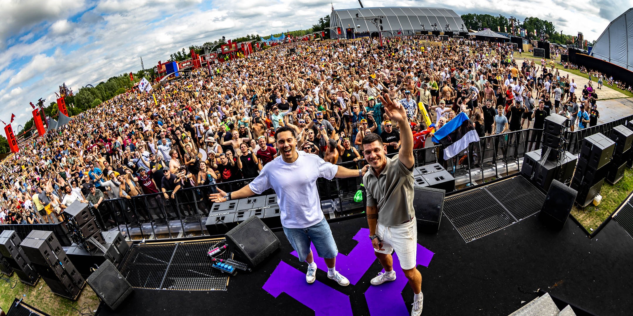 Foto: Nunspeets hardstyleduo had iets bijzonders voorbereid voor Defqon.1: 'Dit is zuur'
