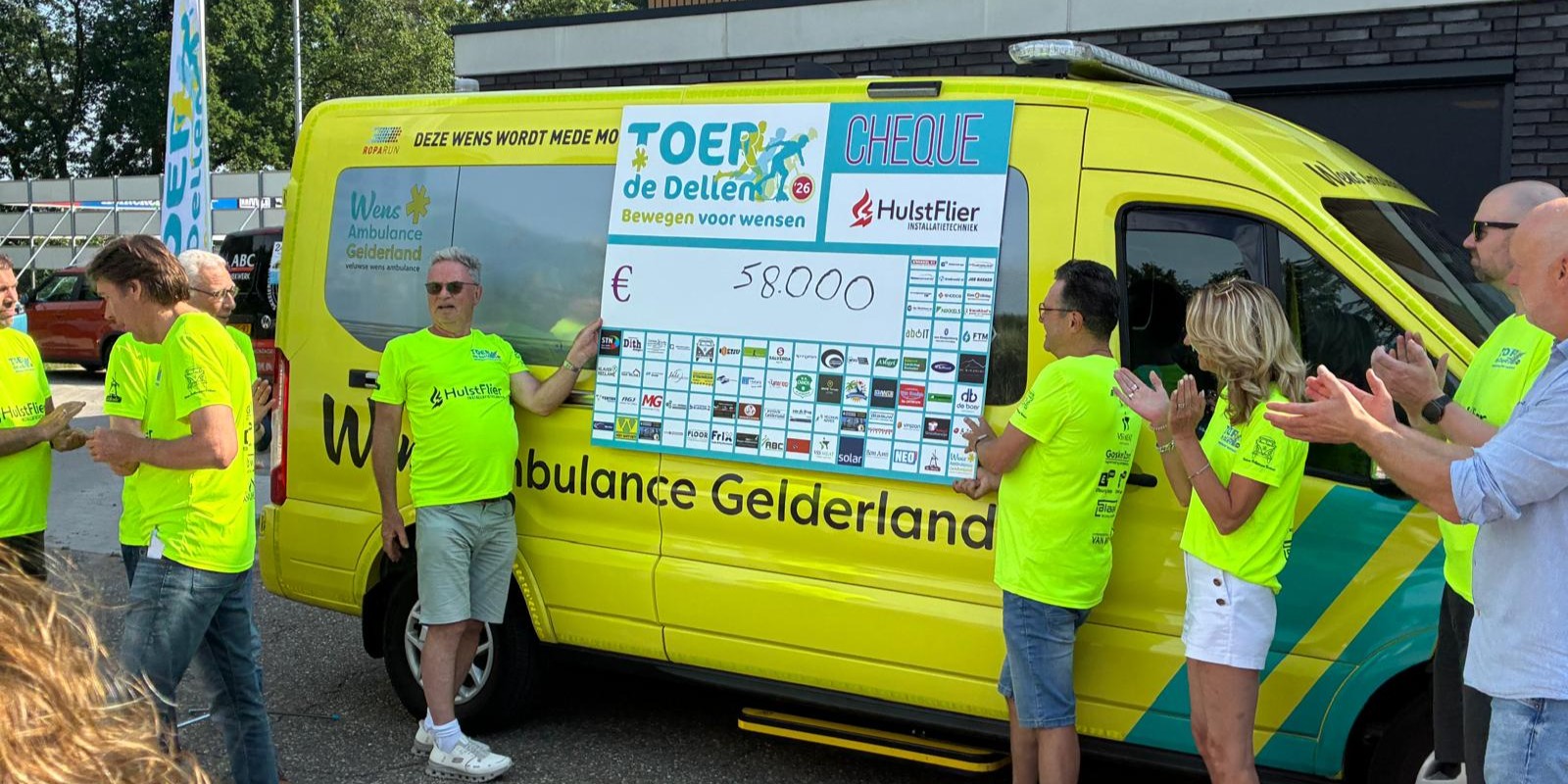 Toer de Dellen kan alsnog 58.000 euro overhandigen aan WensAmbulance Gelderland