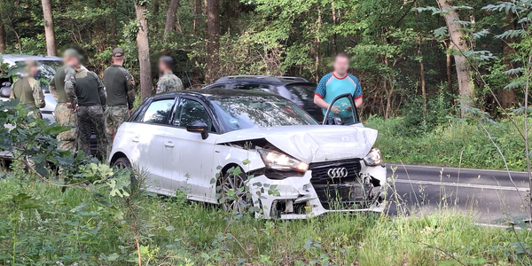 Foto: Auto en busje botsen op Elspeterweg