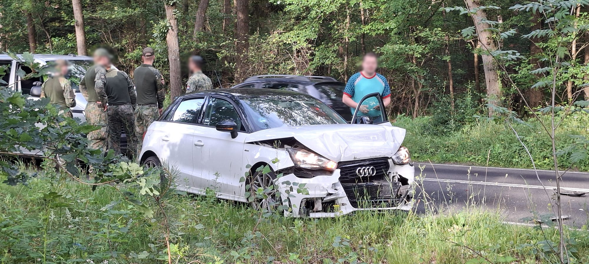Foto: Auto en busje botsen op Elspeterweg