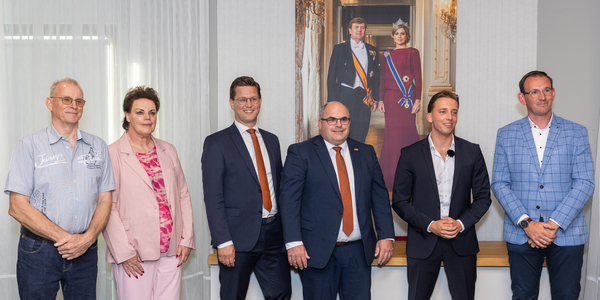 Foto: Nieuwe coalitie Oldebroek schrapt LHBTIQ+-beleid en zet asielkoers op scherp