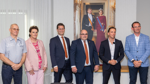 Foto: Nieuwe coalitie Oldebroek schrapt LHBTIQ+-beleid en zet asielkoers op scherp