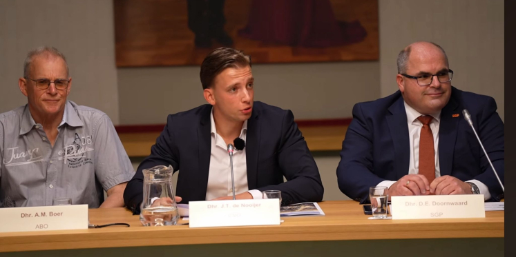 Foto: Presentatie bestuursakkoord Oldebroek door Tom de Nooijer (CVO)