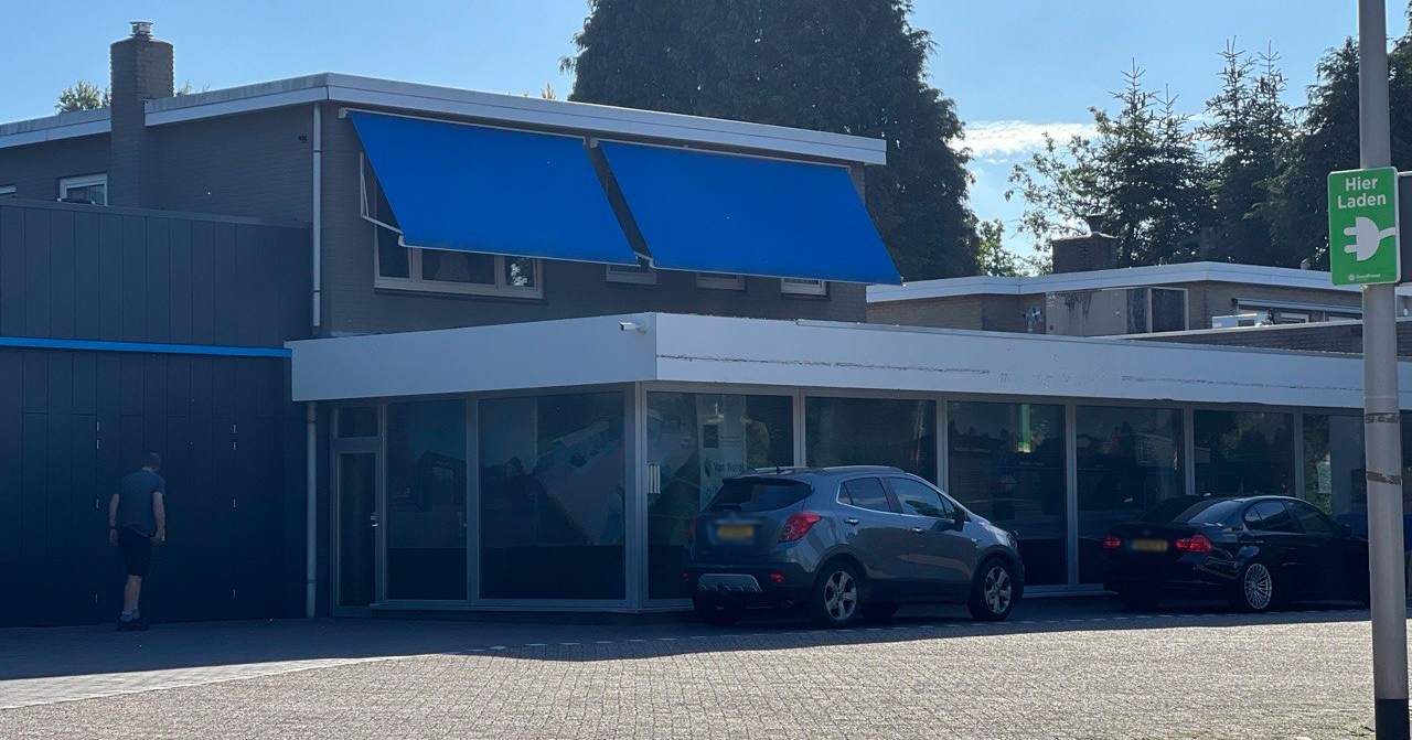Foto: Broodjeszaak bij carwash wordt kleiner na bezwaar