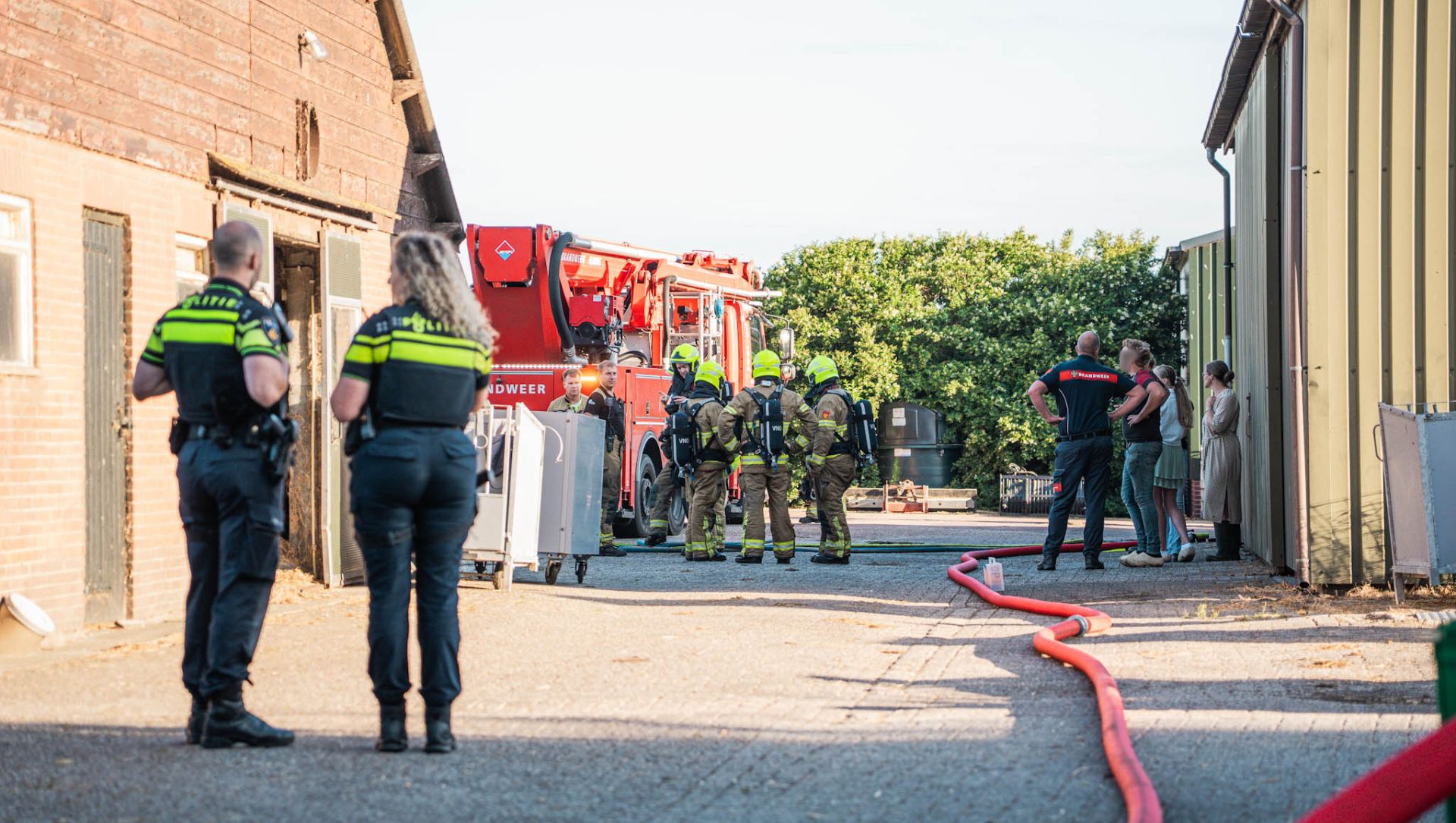 Grote stalbrand in Doornspijk snel onder controle, onduidelijk of dieren betrokken zijn