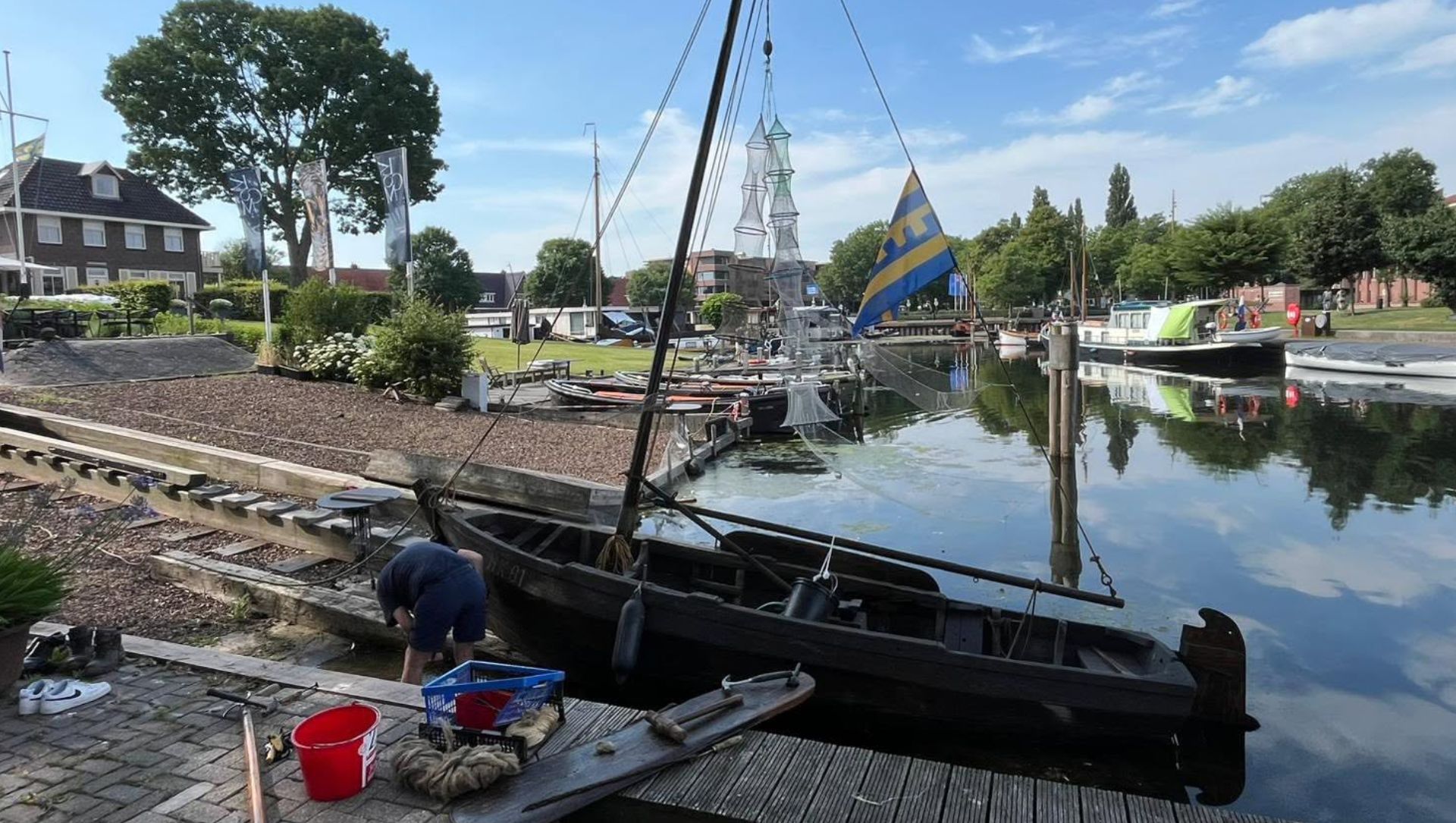 Foto: Vrijwilligers redden zeldzame Harderwijkse punter van zinken