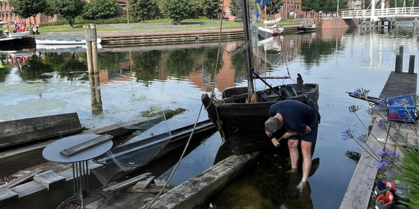 Foto: Vrijwilligers redden zeldzame Harderwijkse punter van zinken