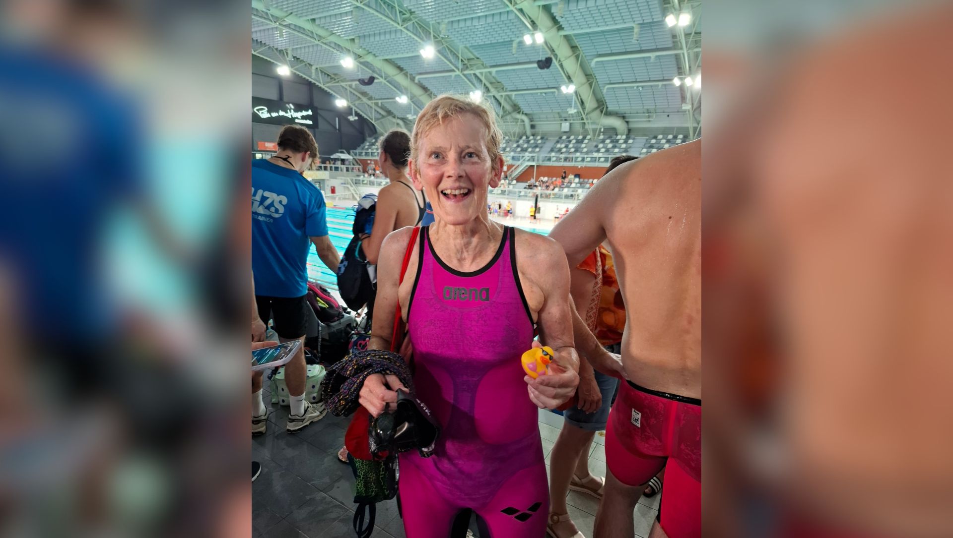 Foto: Wezepse Christine (75) zwemt record dat twintig jaar standhield uit de boeken