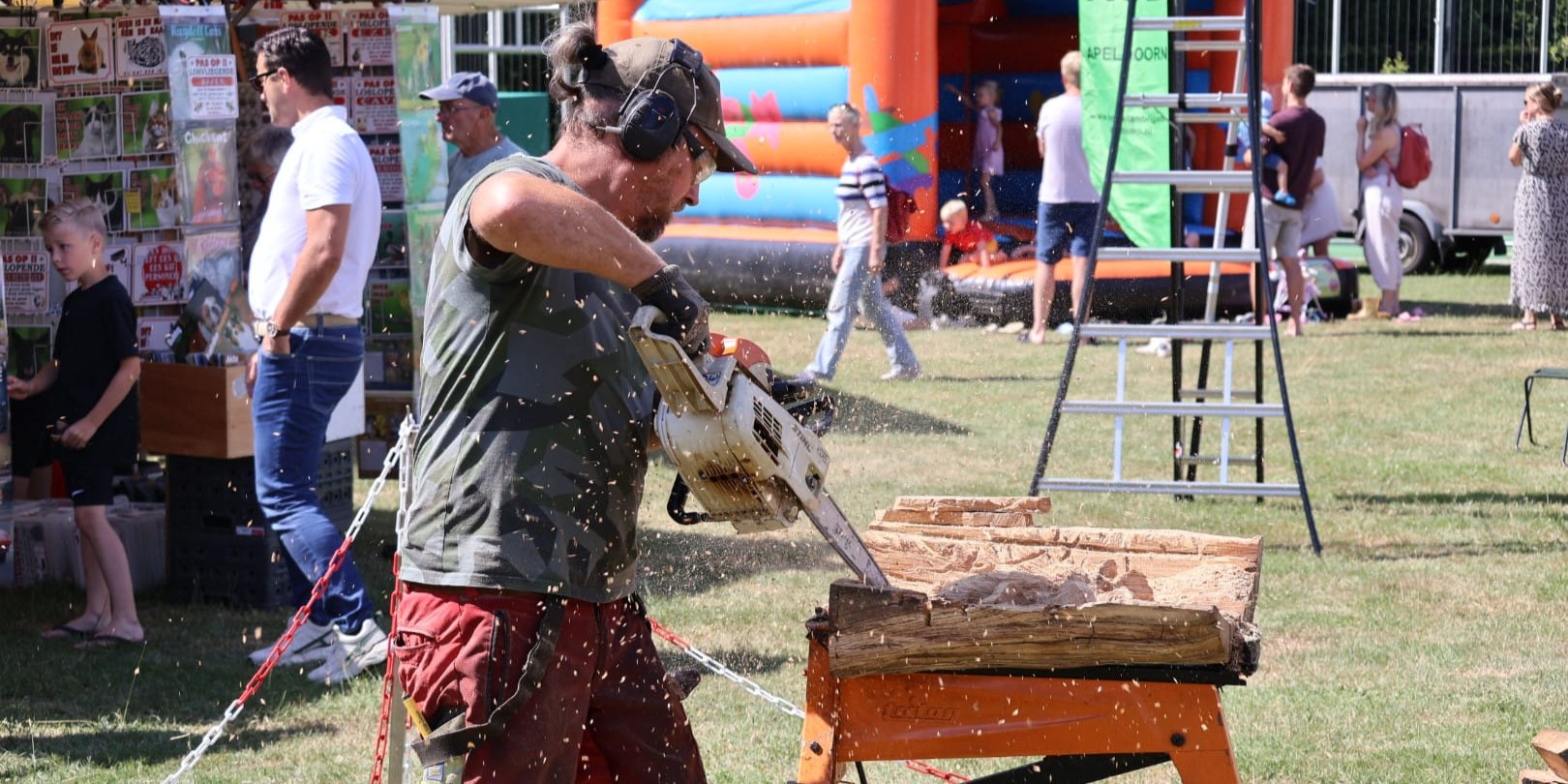 Foto: Bijenhoudersvereniging ‘De Vierkante Korf’ viert 50-jarig jubileum tijdens Bijenmarkt