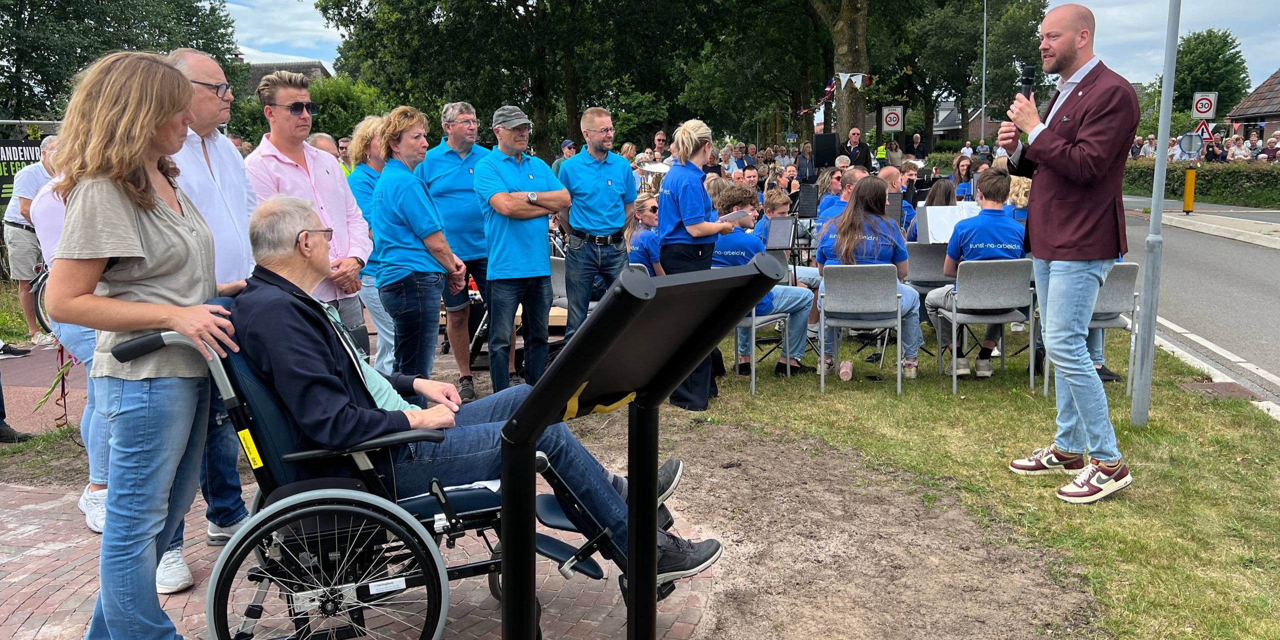 Foto: Hierden eert Gebroeders Brouwer met bijzondere Muziekrotonde