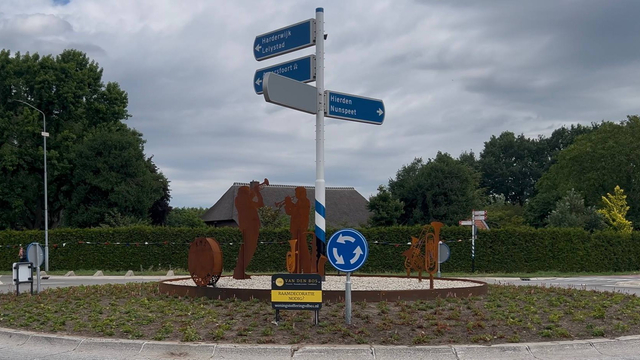 Foto: Hierden eert Gebroeders Brouwer met bijzondere Muziekrotonde