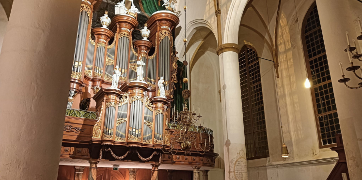 Foto: Ab Weegenaar verzorgt zomerconcert op historisch Quellhorst-orgel in Elburg
