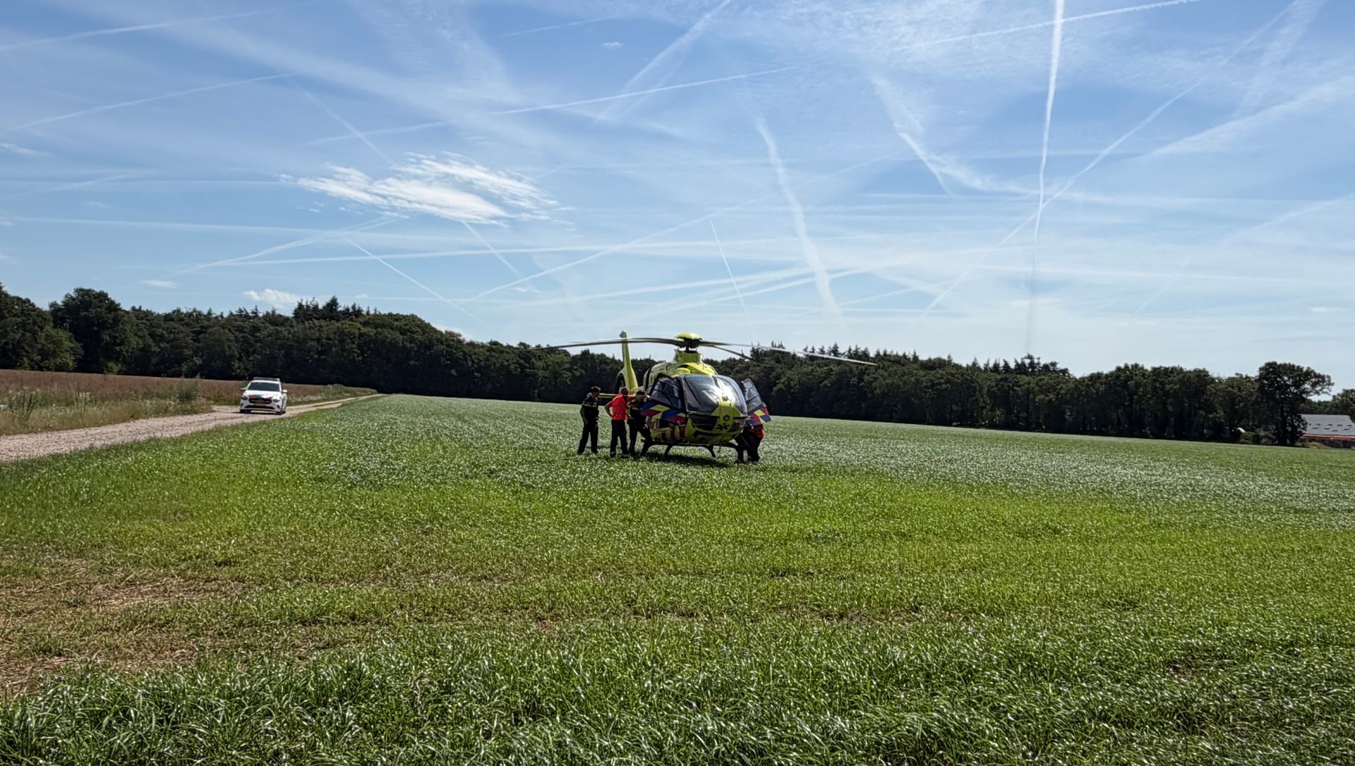 Foto: Grote inzet van hulpdiensten na bedrijfsongeval in Putten